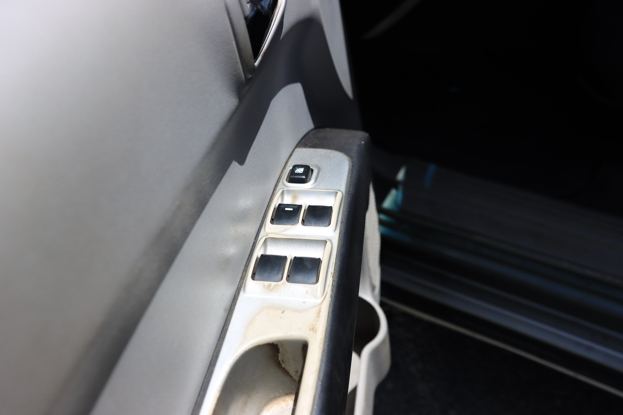 MITSUBISHI L200 DAKAR AUTOMATICA FULL 4X4 CON AC 2010 SUNROOF - Imagen 9