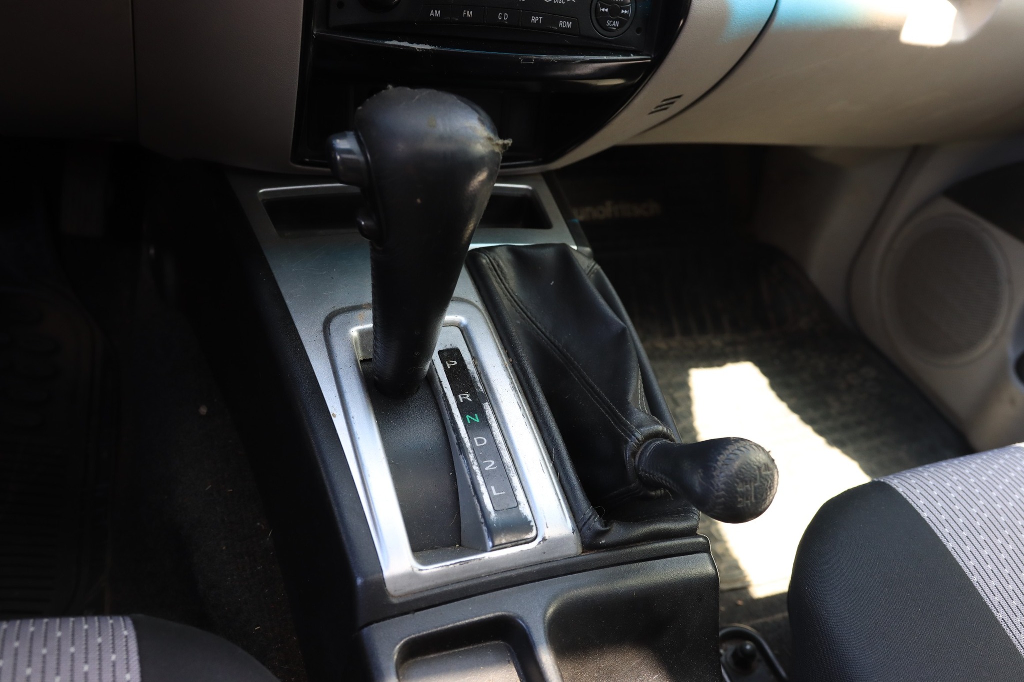 MITSUBISHI L200 DAKAR AUTOMATICA FULL 4X4 CON AC 2010 SUNROOF - Imagen 5